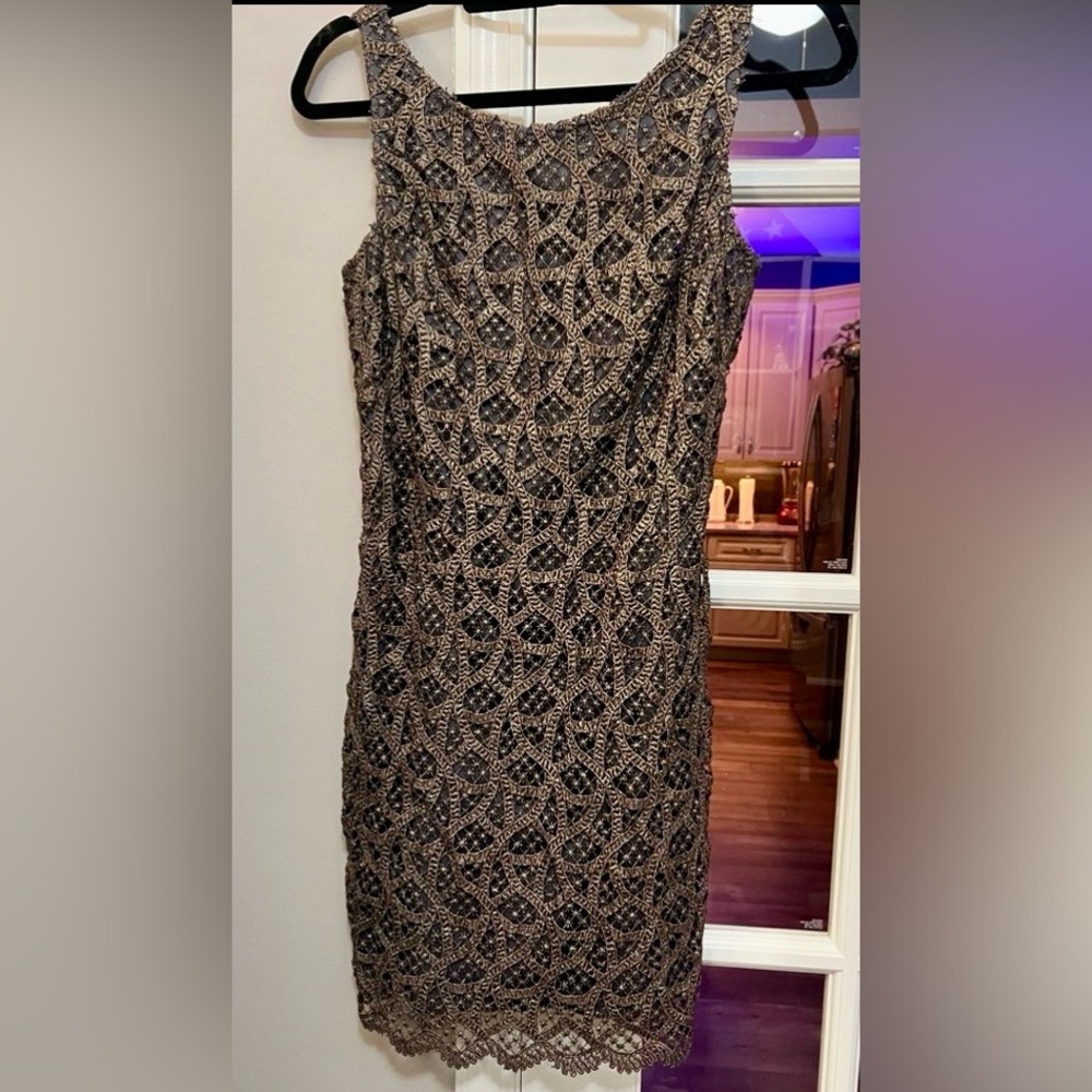 Stunning Suzy Chin sheath dress with gold brocade and grey lining. Size 4 EUC - Picture 1 of 8